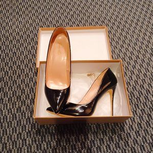 Black patent pumps, size 11
